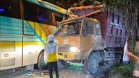 Beginilah Kronologi Kecelakaan Maut Bus Rombongan Peziarah Tabrak Truk di Gresik