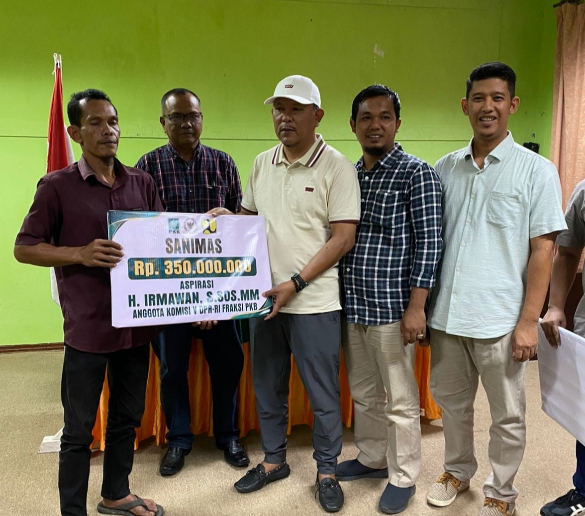 Anggota DPR serahkan 200 unit rumah rehab untuk warga Subulussalam