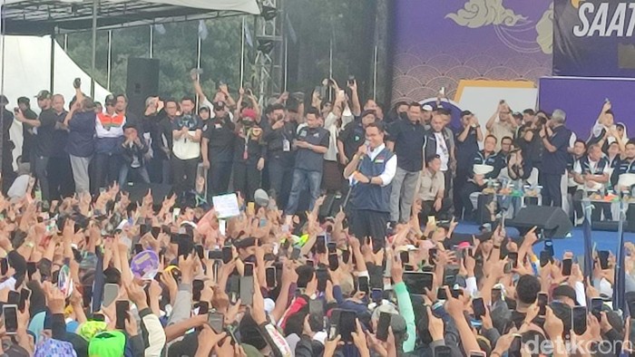 Kampanye di Bandung Bareng Paloh-JK, Anies Klaim Kondisi Ekonomi RI Berat