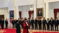 Ucap Sumpah di Depan Jokowi, Arsul Sani Resmi Jadi Hakim MK