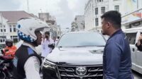 Mobil Parkir Liar di Trotoar Medan, Bobby Semprot Dishub dan Juru Parkir