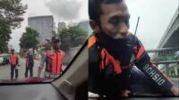 Sebelum Nemplok di Kap Mobil, Petugas Dishub DKI Gedor dan Paksa Buka Pintu