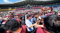 Diacara HUT SPSI, Ribuan Warga Sidoarjo Teriakan Prabowo-Gibran Menang Satu Putaran