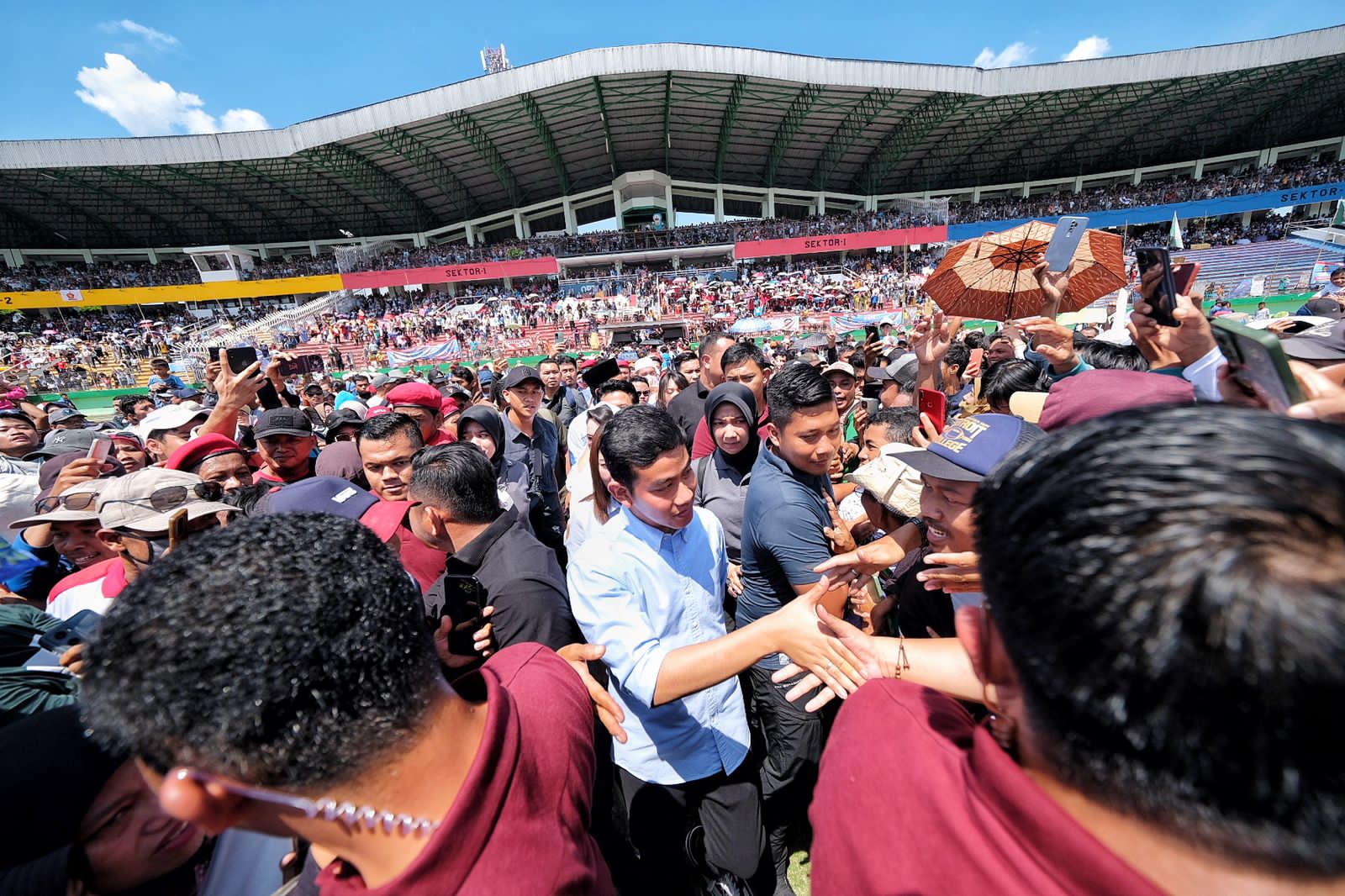 Diacara HUT SPSI, Ribuan Warga Sidoarjo Teriakan Prabowo-Gibran Menang Satu Putaran