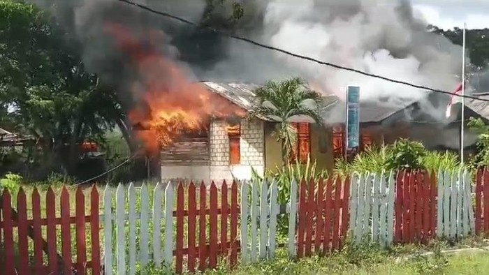 Warga Mabuk di Jayapura Keroyok Babinsa hingga Bakar 8 Rumah Usai Ditegur