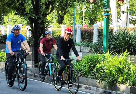Jokowi Gowes Ditemani AHY di Malioboro Jogja
