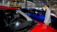 Tinjau Pabrik VinFast, Jokowi Sambut Baik Rencana Investasi di Indonesia