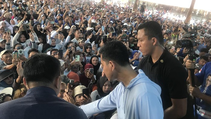 Gibran Senam Gemoy Bareng Arumi Bachsin di Banyuwangi