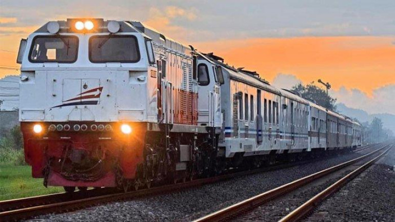 Perjalanan 13 kereta api dihentikan saat gempa melanda Sumedang