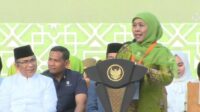 khofifah-indar-parawansa-memberikan-sambutan-pembuka-dalam-acara-harlah-ke-78-muslimat-nu_169 Khofifah Ajak Masyarakat Melawan Ujaran Kebencian dengan Literasi Digital