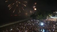 Warga Tumpah Ruah Rayakan Tahun Baru 2024 di Kuta Bali