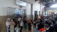 Gegara Tabrakan Kereta Api di Cicalengka, Penumpang Sampai Numpuk di Stasiun Bandung