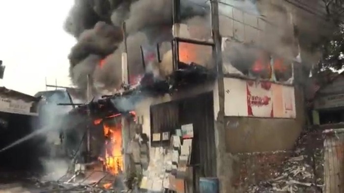 Toko Bangunan di Kramat Jati Terbakar, Diduga gegara Korsleting Listrik