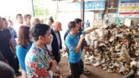 Dicurhati Pemulung di Bekasi, Gibran Janji Berikan Bantuan APD