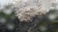 Gunung Semeru Kembali Erupsi, Semburan Abu Mencapai 700 Meter