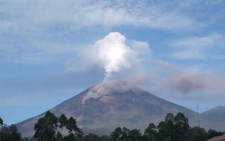 Gunung Lewotobi Laki-Laki Banjir Lahar Dingin
