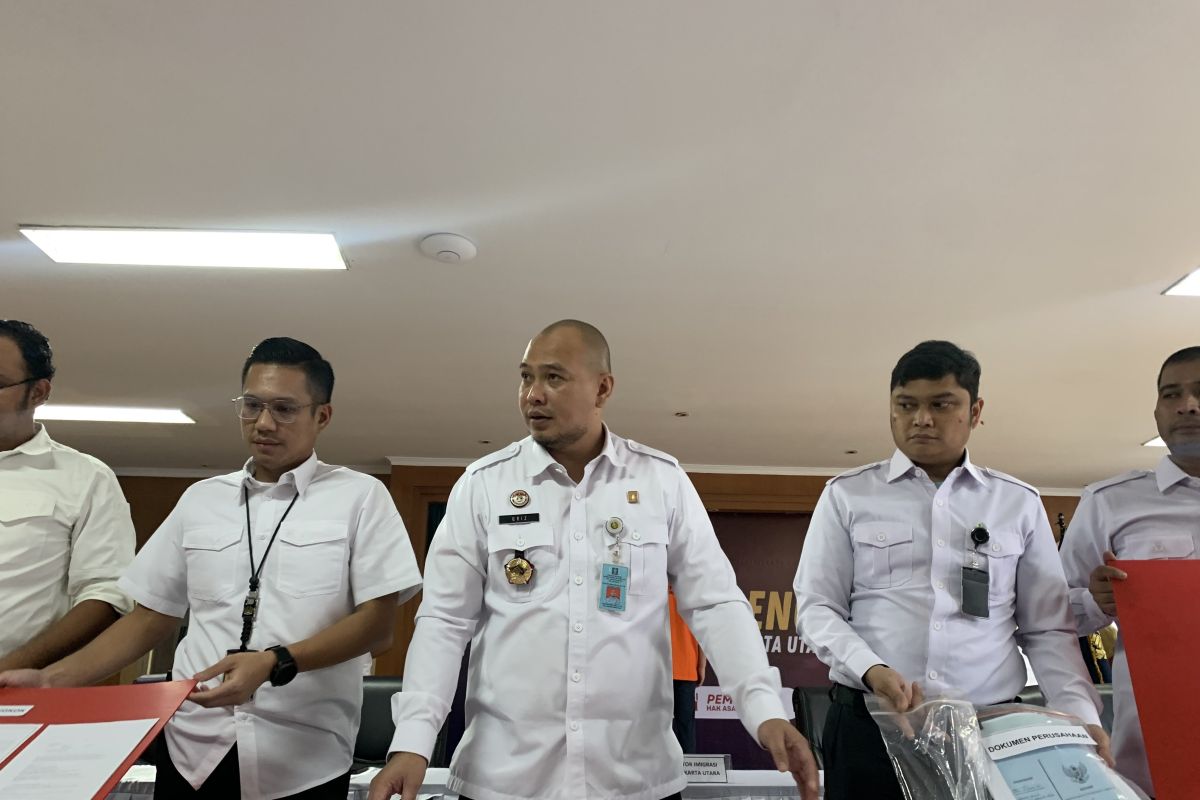 DPRD DKI minta pejabat publik lebih banyak naik bus listrik