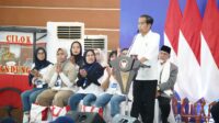 Nasabah Mekaar Ini Dipuji Jokowi Karena Disiplin Bayar Angsuran