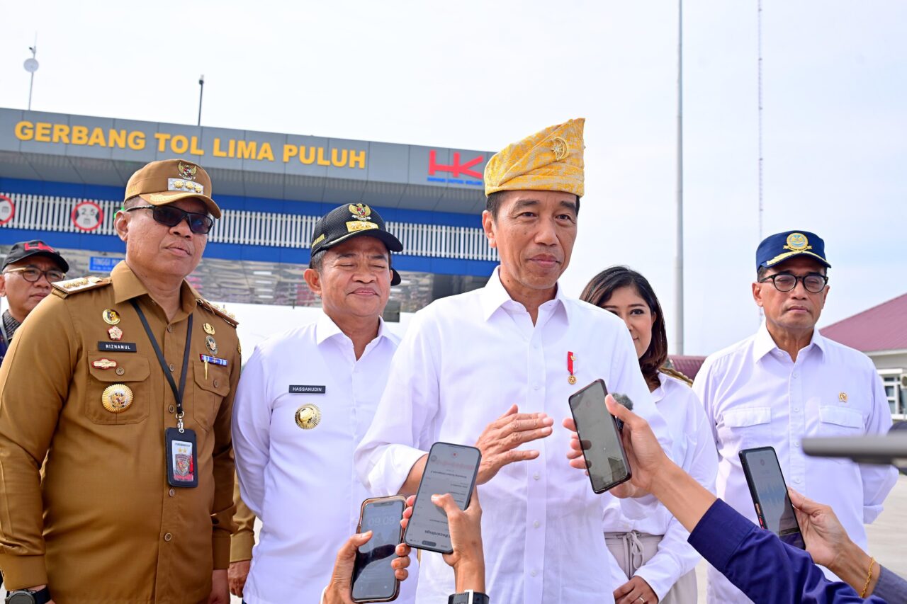 Presiden Jokowi Perintahkan Sejumlah Kementerian/Lembaga Distribusi Beras ke Pasar
