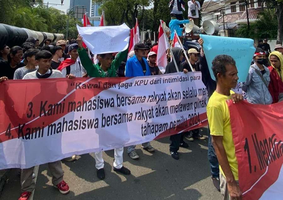 Ratusan Mahasiswa Dukung KPU Tetap Independen