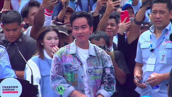 Bonceng Selvi Ananda, Gibran Konvoi Motor Masuk Kampanye Akbar di GBK