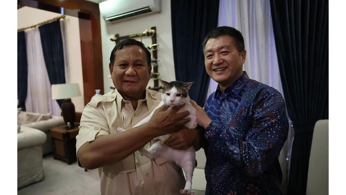 Dubes China Temui Prabowo dan Ucapkan Selamat, Bobby The Cat Ikut Mejeng