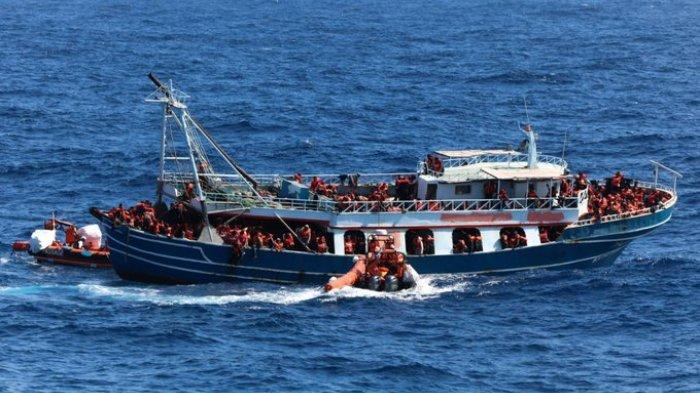Italia tangguhkan kapal LSM yang selamatkan migran di Mediterania
