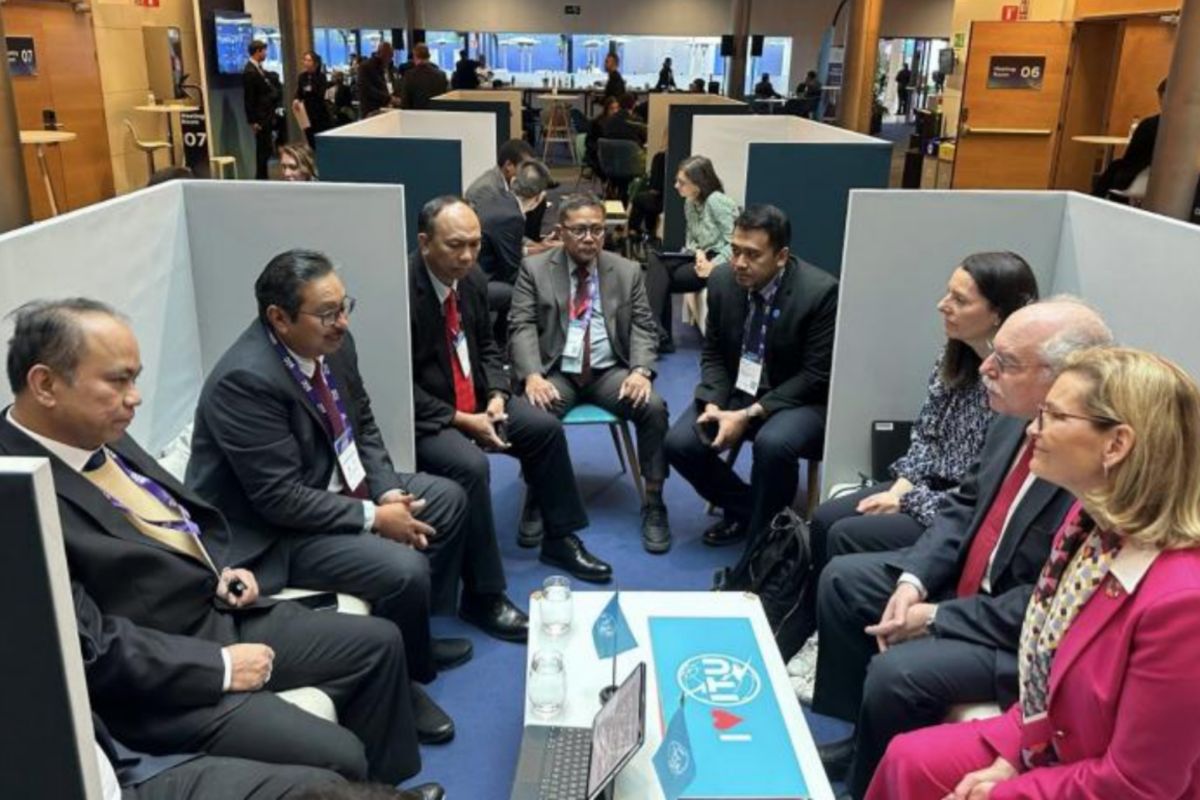 Menkominfo bahas percepatan filing satelit CAKRA-1 dengan ITU