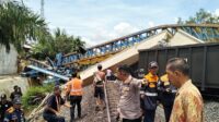 balok girder proyek jalan layang Bantaian di Desa Panang Jaya, Kabupaten Muara Enim, Sumatera Selatan Ambruk