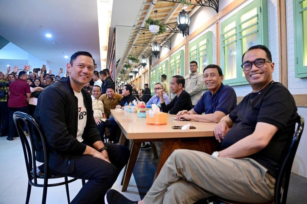 AHY Merasa Terkesan Melihat Sambutan Rakyat untuk Jokowi