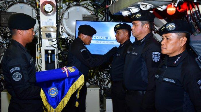 Panglima TNI dan KSAD Terima Brevet Kehormatan Hiu Kencana