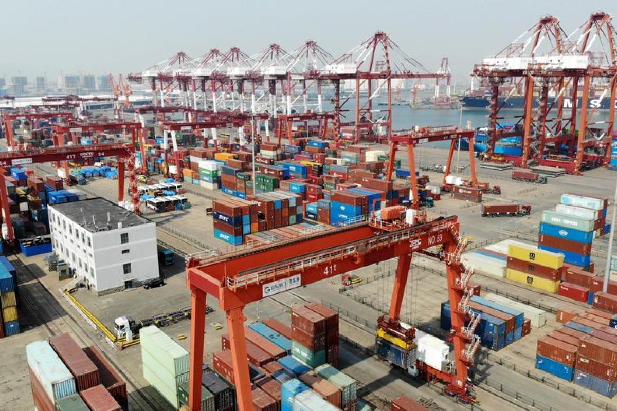 Perdagangan barang jasa global China tembus Rp7,21 kuadriliun Feb 2024