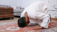 Tata Cara dan Niat Salat Tarawih di Rumah