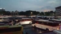 Dari Malam Hingga pagi ini, Bus Menumpuk di Terminal Bekasi