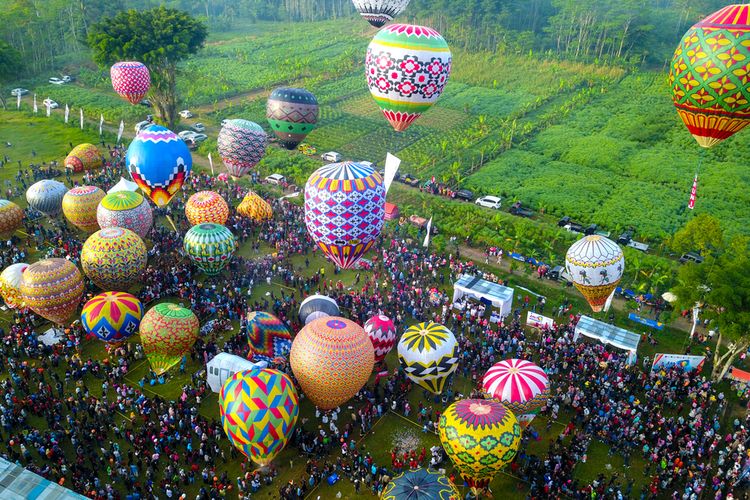 Dirjen Navigasi Penerbangan pantau festival balon udara Wonosobo