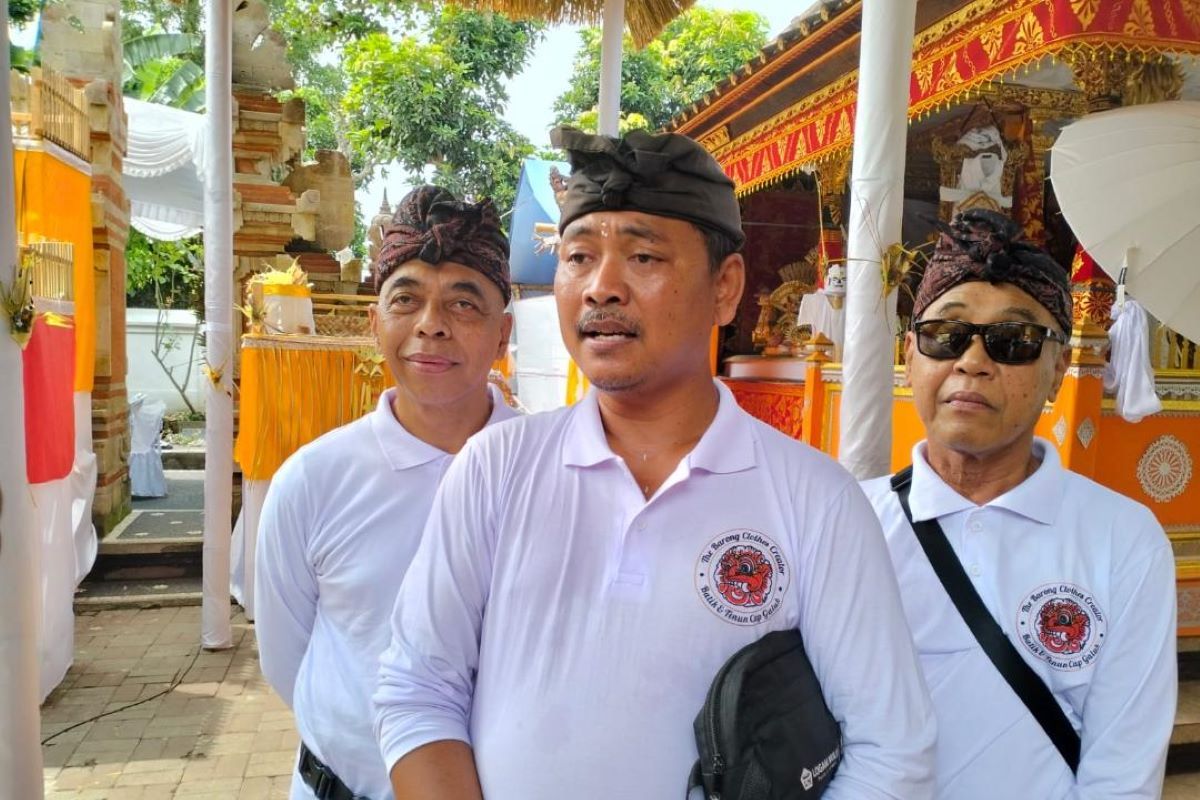 Keluarga pencipta kaos barong serahkan desain untuk masyarakat Bali