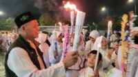 Ratusan Warga Meriahkan Pawai Obor Kementerian Agama