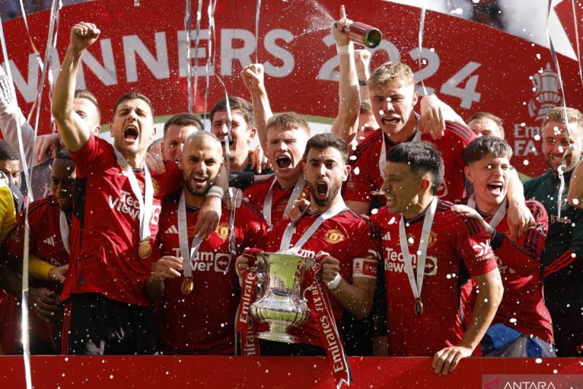 Man United juarai Piala FA setelah tekuk Manchester City 2-1