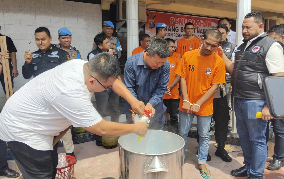 8,6 Kg Barang Bukti Sabu Asal Malaysia Dimusnahkan dengan Cara Direbus