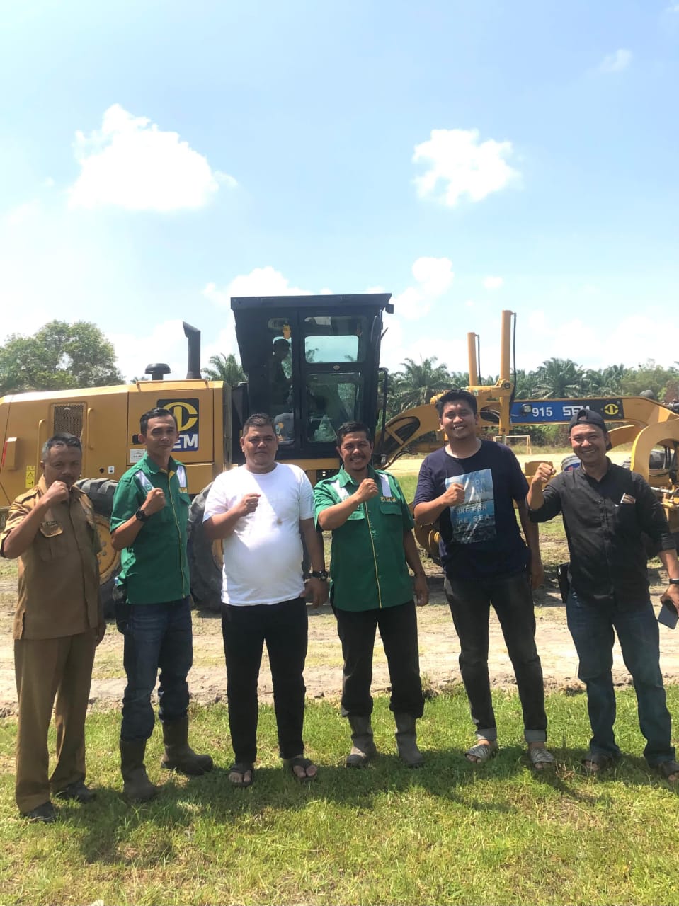 NNB Kecamatan Haltim Bekerja Sama Dengan PT SSSL Memperbaiki Lapangan Sepak Bola