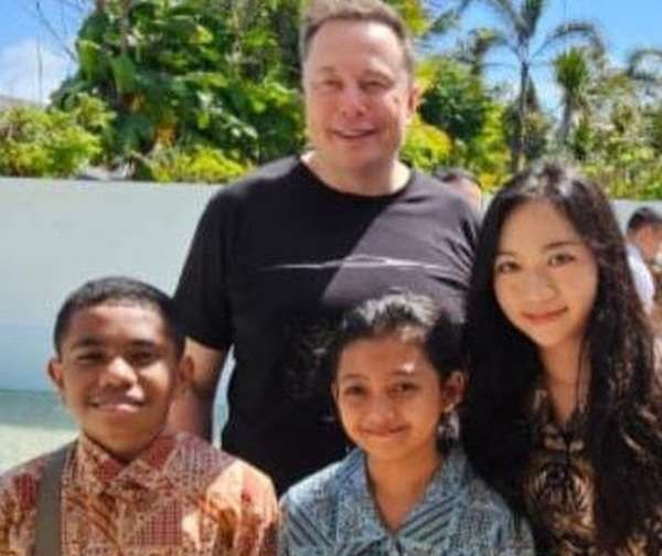 Dua Pelajar SD Papua Bikin Elon Musk Terkejut