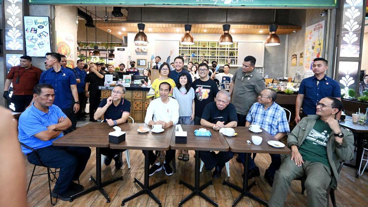 Jokowi Ngemal Bareng Basuki-Zulhas di NTB, Warga Antusias Ajak Swafoto