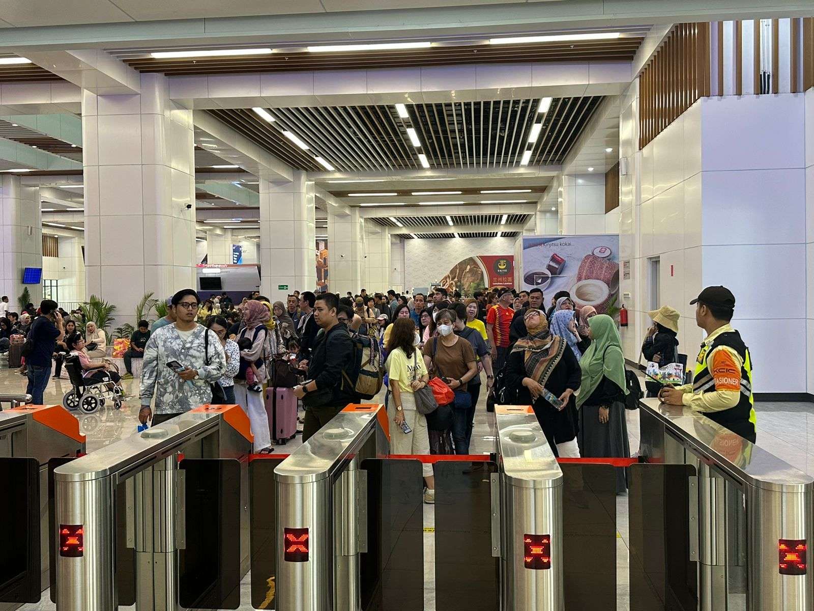 Libur Panjang, Penumpang Kereta Whoosh Meningkat 28 Persen