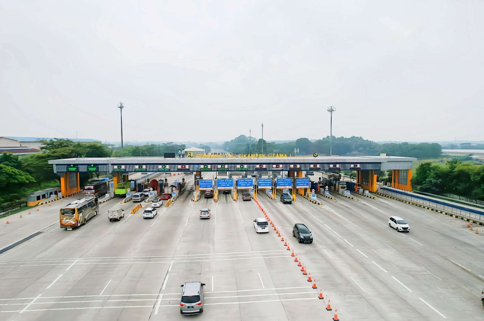 Usai Libur Panjang, Ratusan Kendaraan Kembali ke Jabodetabek