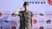 35t1sud93sgbfnw Jin BTS resmi tuntaskan tugas wajib militer