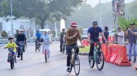 60576e44-c551-4c23-bd9c-4220acb3001b Presiden Jokowi dan Ibu Iriana ajak Jan Ethes bersepeda Minggu pagi