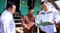 AHY Door to Door Serahkan Langsung Sertifikat Tanah Milik Warga di Jambi