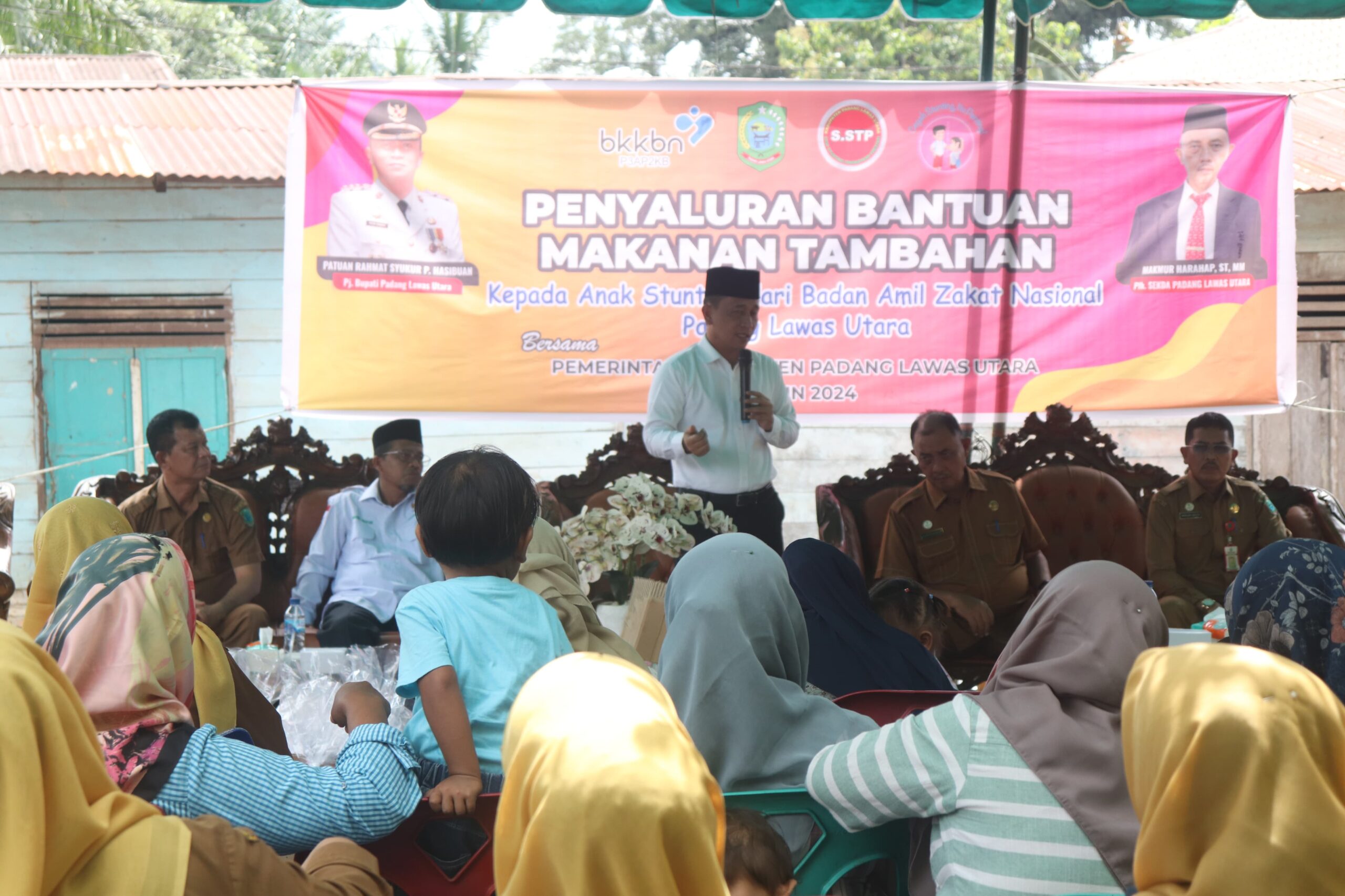 Pj Bupati Paluta Berikan Bantuan Makanan Tambahan Ke Balita