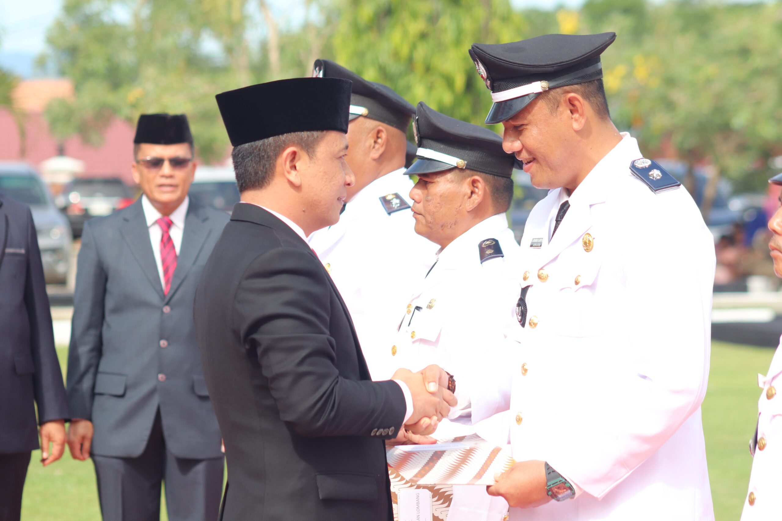 Pj.  Bupati Paluta Kukuhkan 372 Kepala Desa Masa Jabatan 8 Tahun