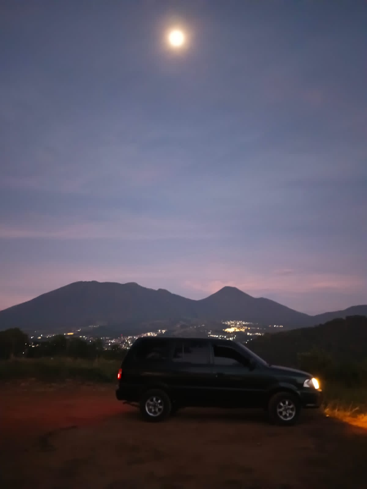 Manjakan Penggemar Campervan dan Mobil Off Road, Camping Ground Bukit Aquila Suguhkan Pemandangan Indah Gunung Gede-Pangrango Jakarta